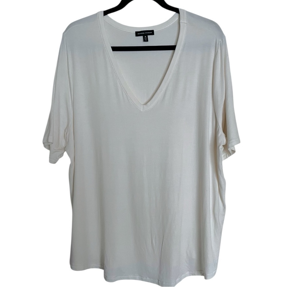 Universal Standard V Neck Short Sleeve Tee size 18/20 Rayon Blend White